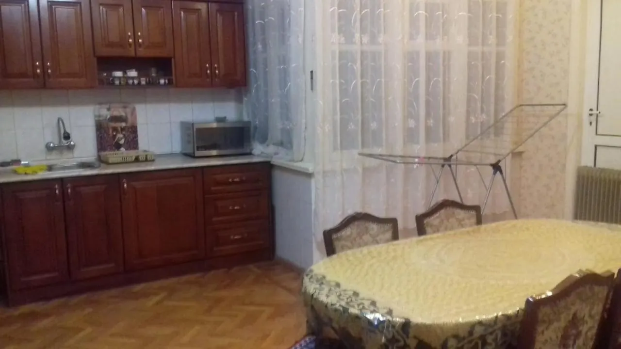 דירה באקו Center 3 Bedrooms Nizami Vidadi Street